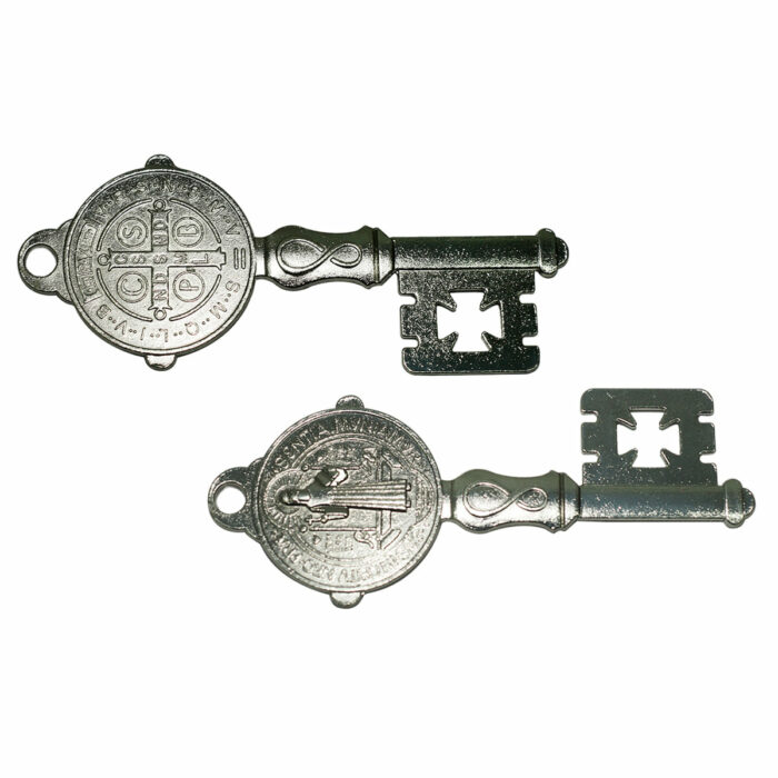 dije de metal figura llave mediana de San Benito